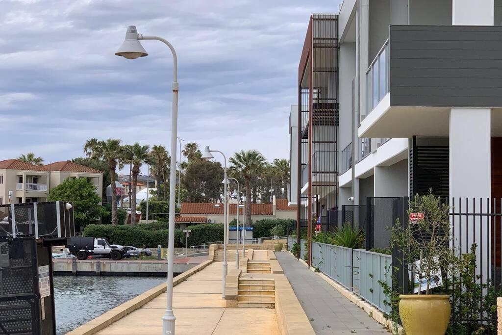Mariner'S Cove ~ Luxe Waterfront Apartment Mindarie 外观 照片